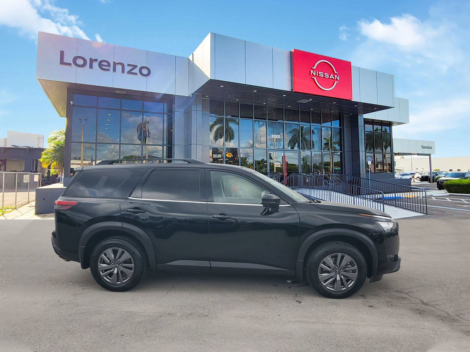 Certified 2025 Nissan Pathfinder SV w/ Black Appearance Package FWD image 4
