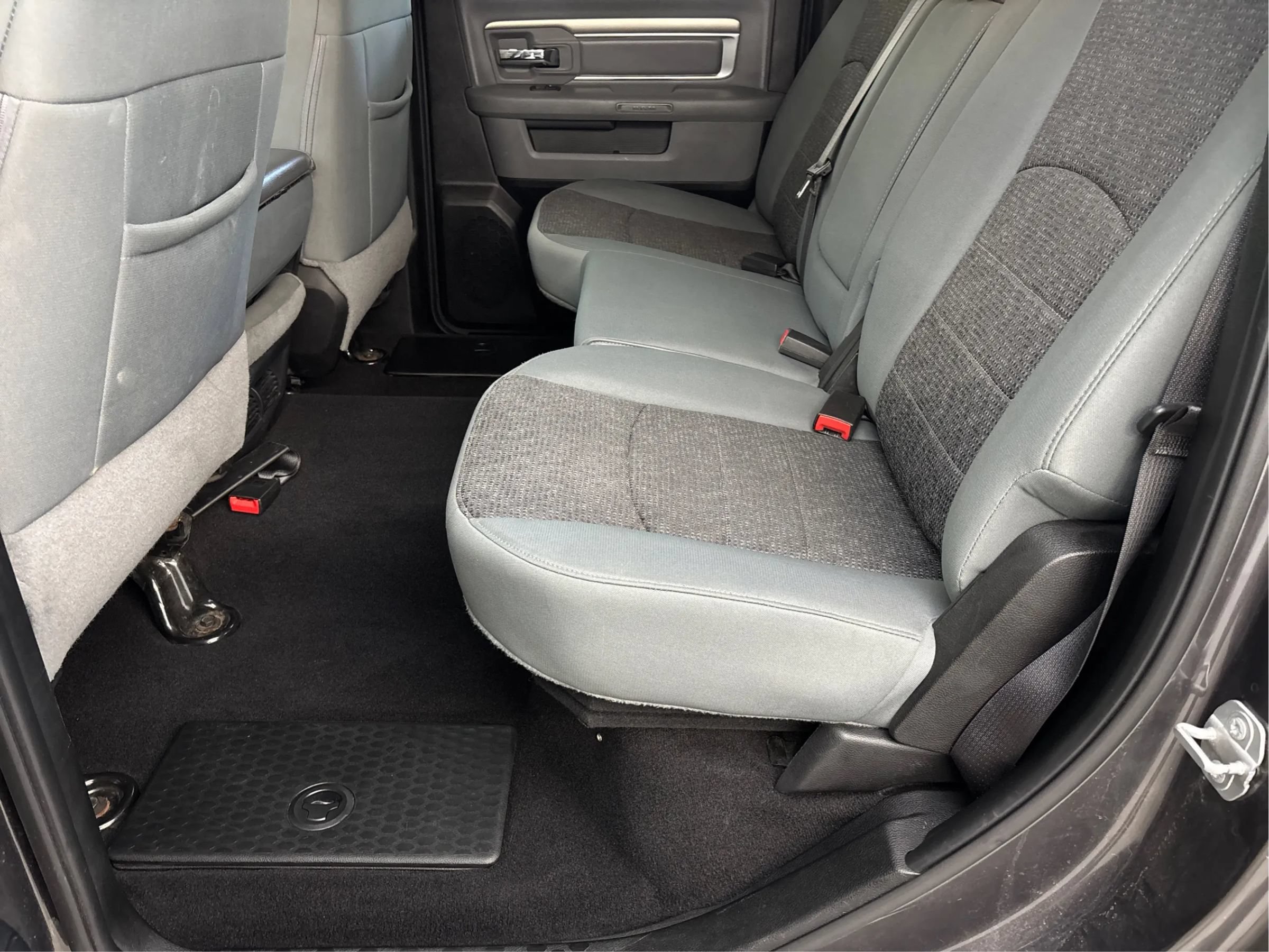 Used 2019 RAM 1500 Classic SLT w/ Luxury Group AWD/4WD image 14
