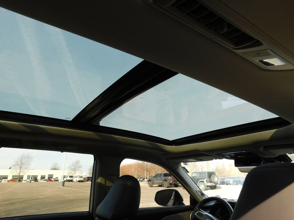 Used 2024 Toyota Grand Highlander Limited image 6