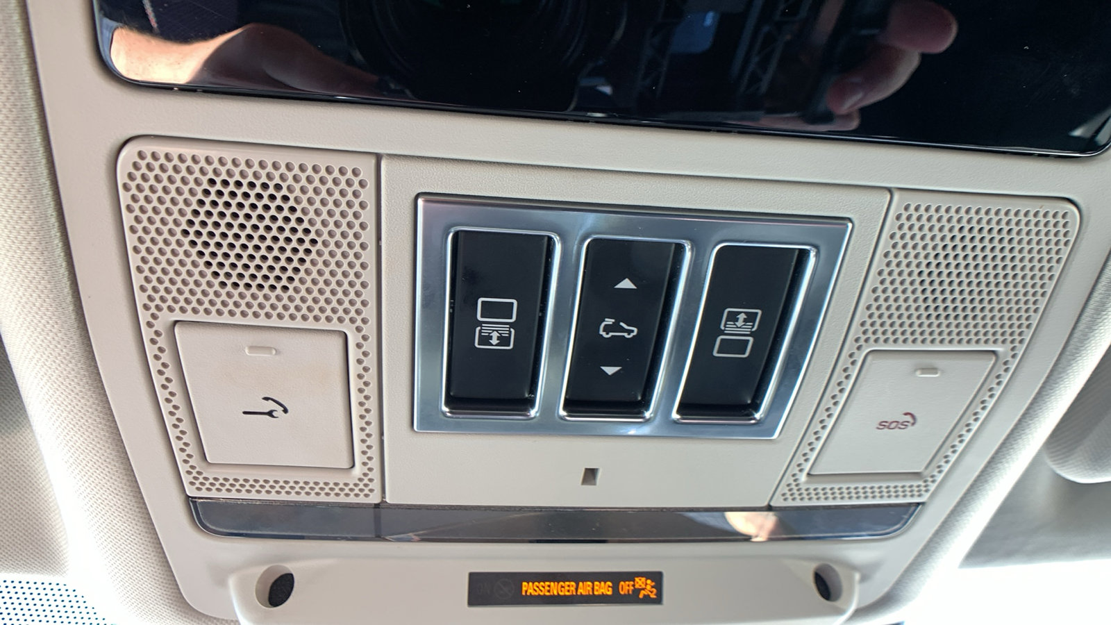 Used 2024 Land Rover Discovery S image 18