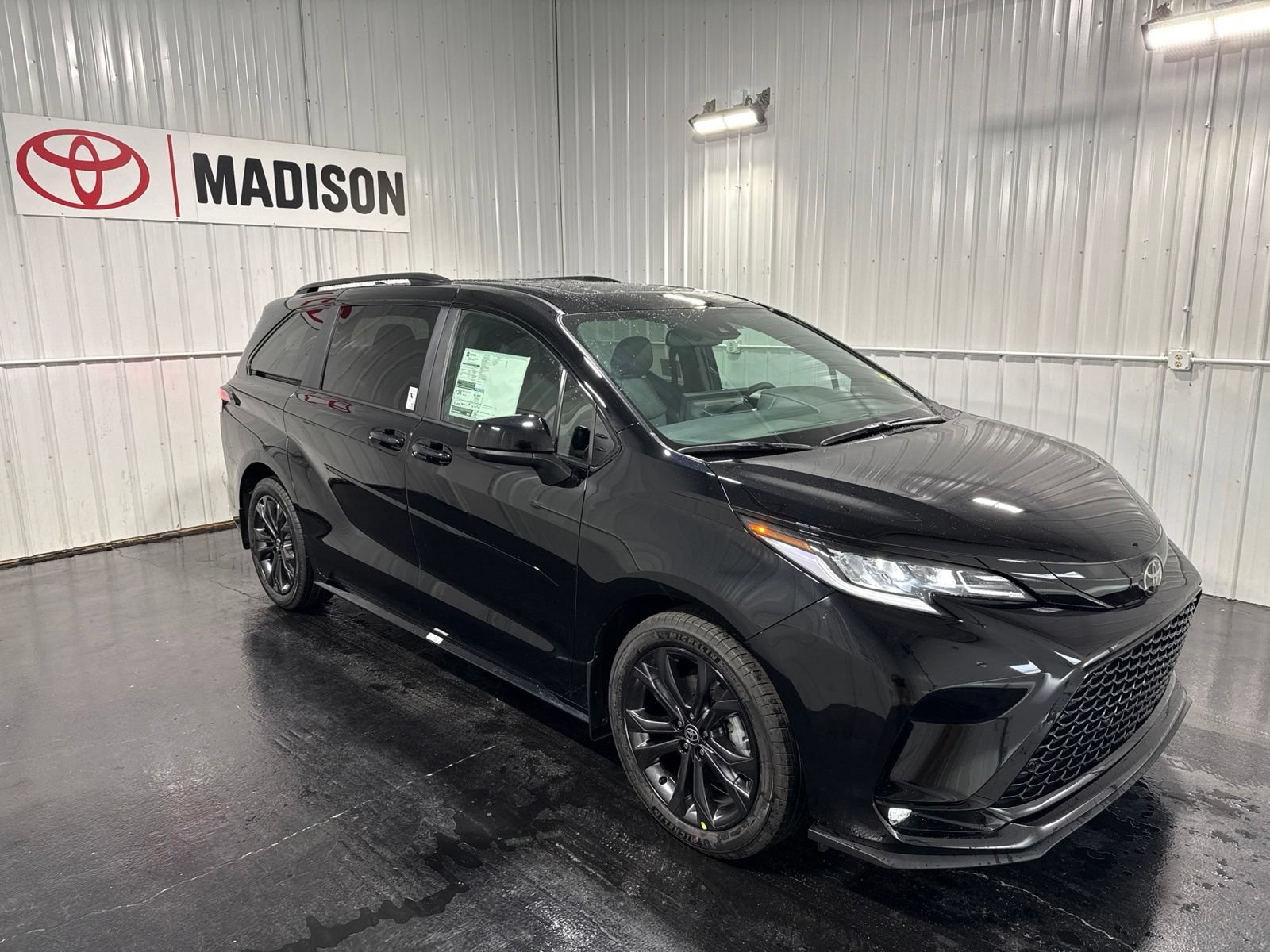New 2026 Toyota Sienna XSE FWD image 4