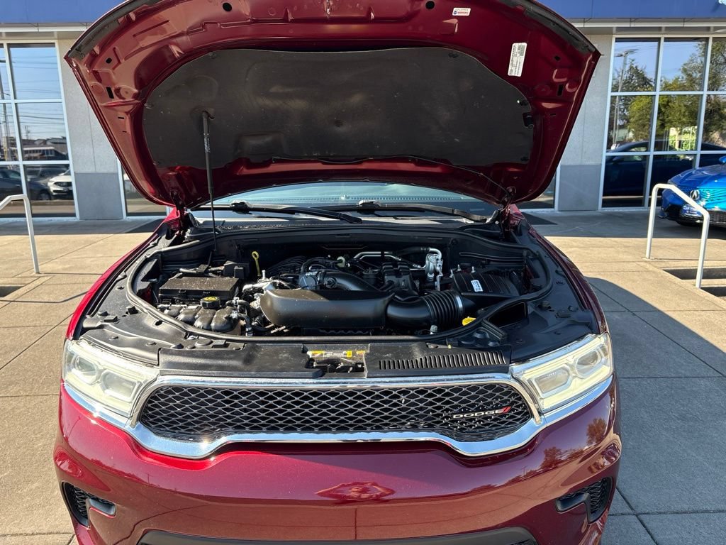 Used 2023 Dodge Durango SXT AWD/4WD image 3