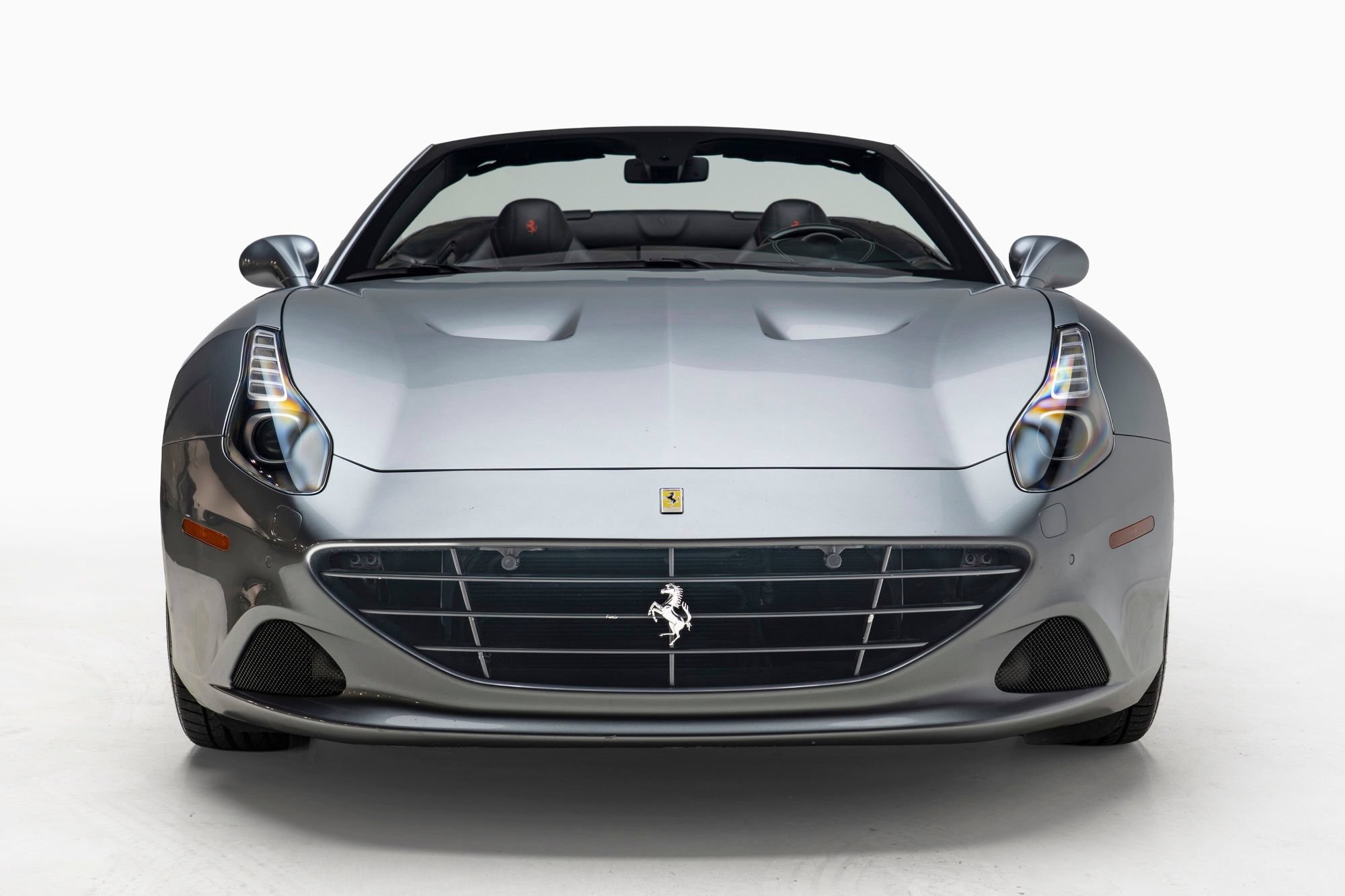 Used 2016 Ferrari California T RWD image 5