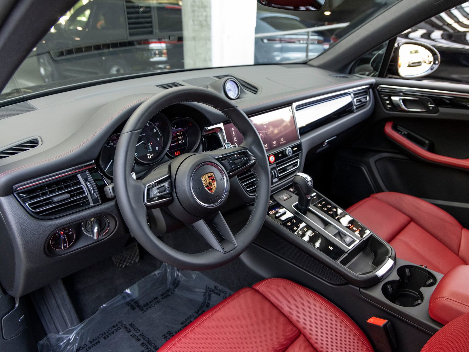 New 2025 Porsche Macan image 4