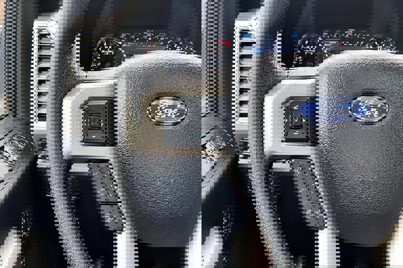 Used 2016 Ford F150 Platinum w/ Equipment Group 701A Luxury AWD/4WD image 24