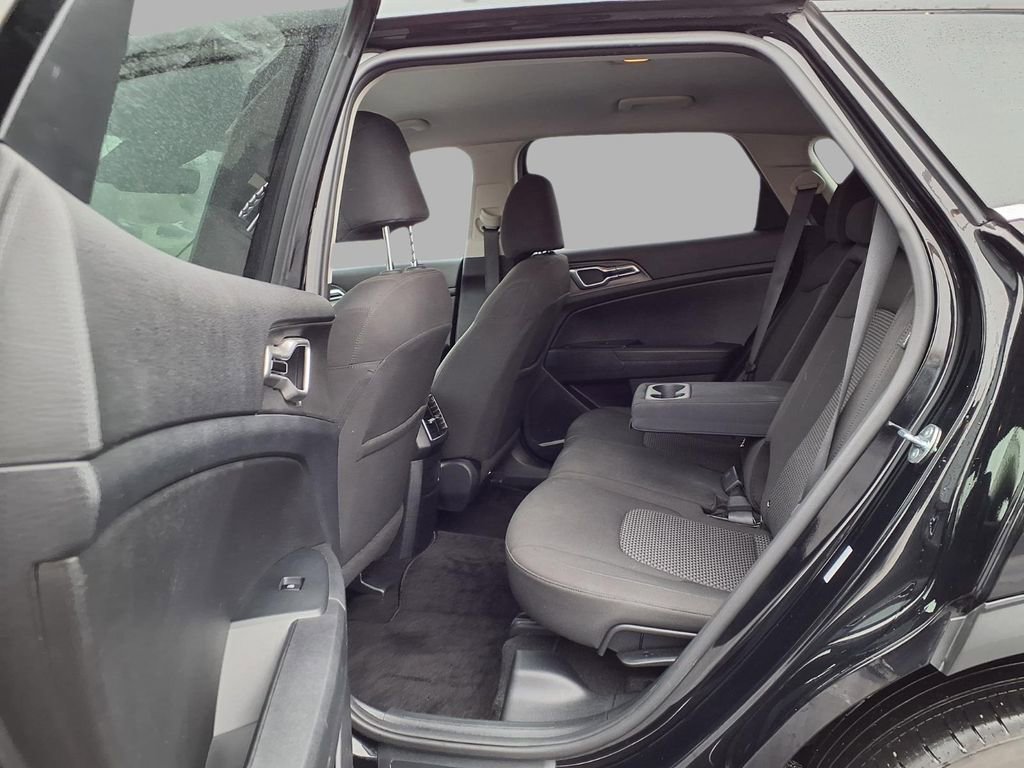 Used 2025 Kia Sportage LX image 25