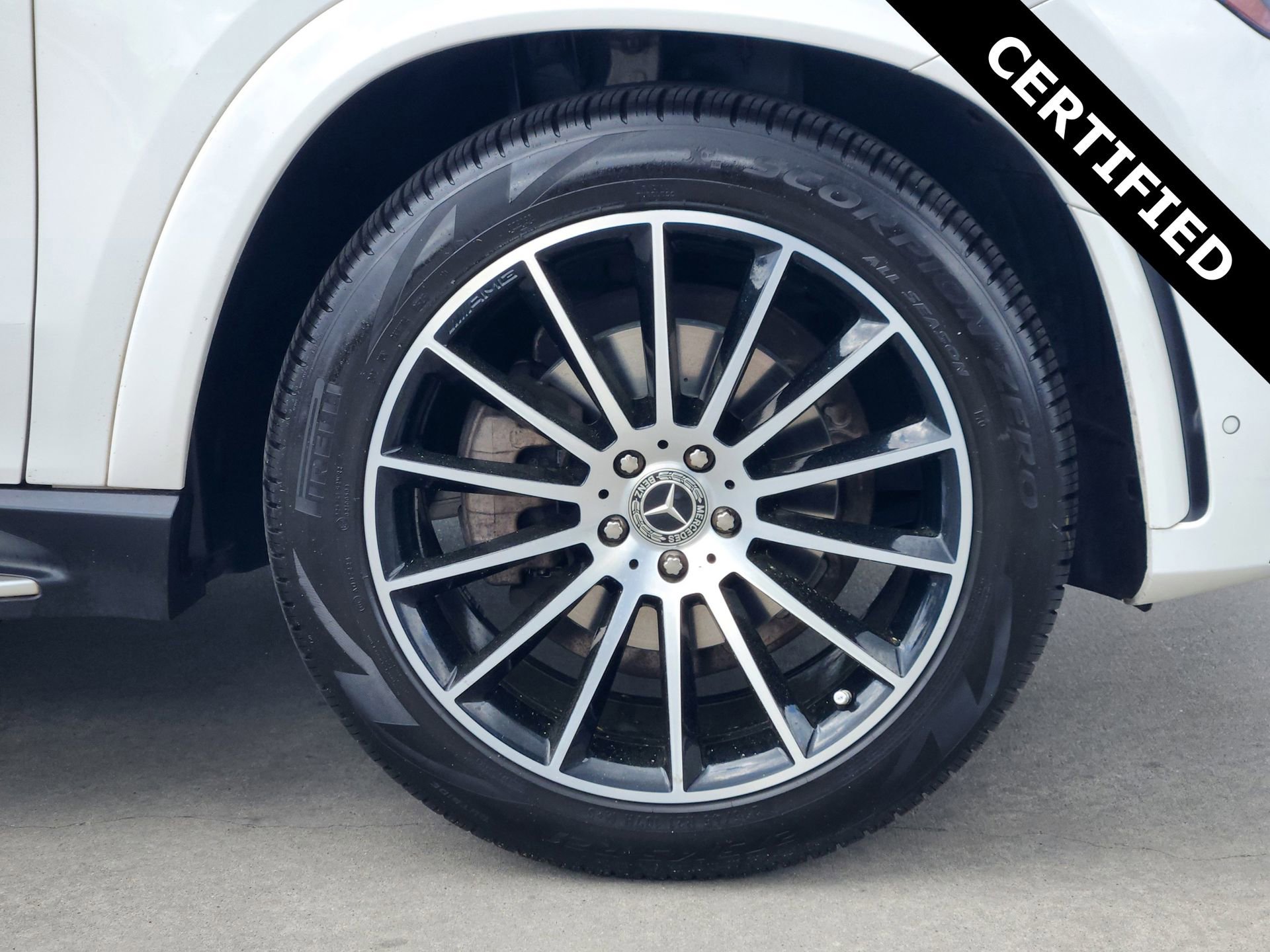 Certified 2022 Mercedes-Benz GLE 350 w/ AMG Line Interior image 12