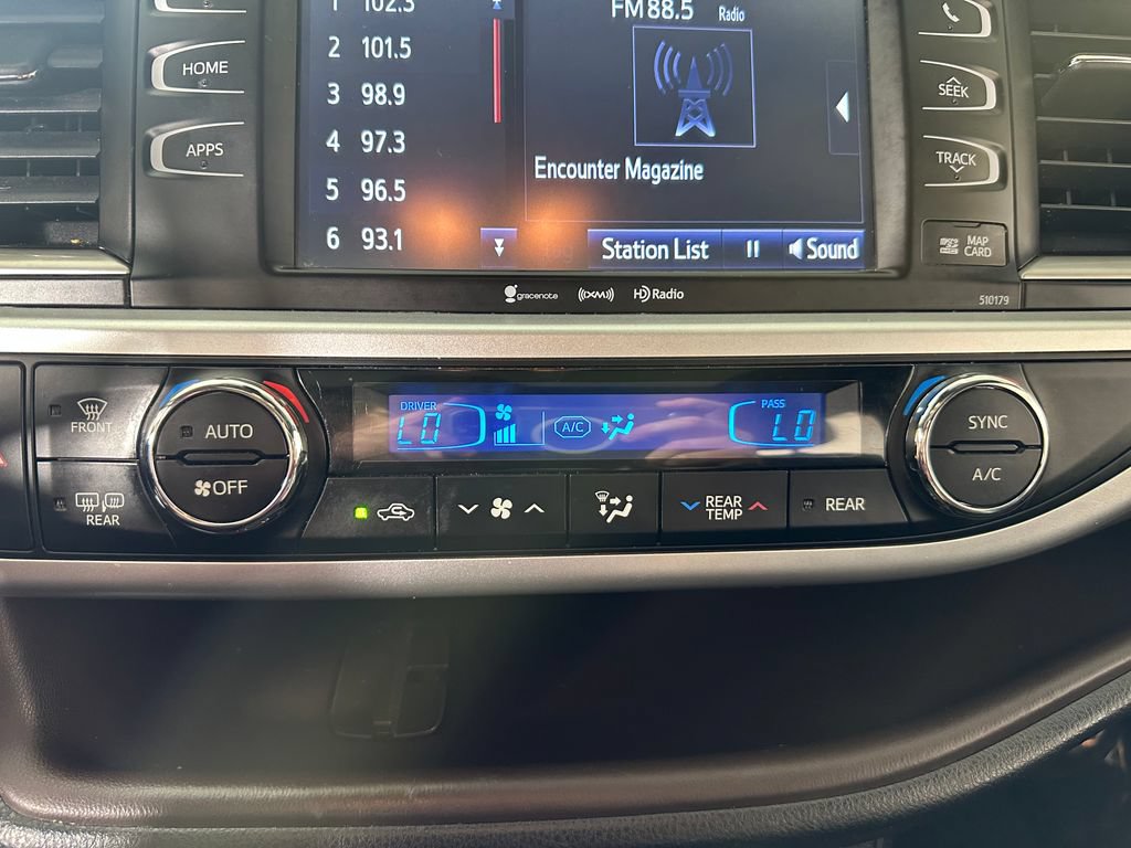 Used 2018 Toyota Highlander XLE AWD/4WD image 33