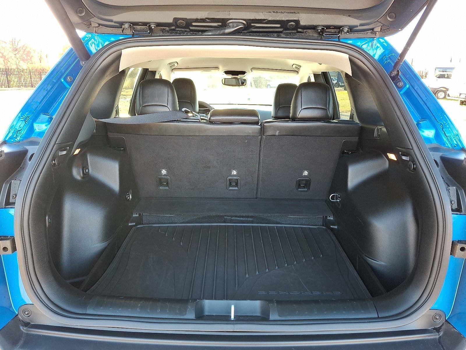 Used 2023 Jeep Cherokee Altitude Lux image 29