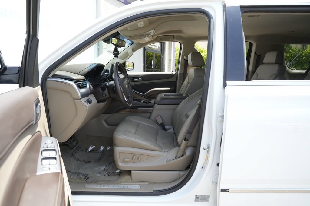 Used 2018 Chevrolet Suburban LT w/ LT Signature Package RWD image 17