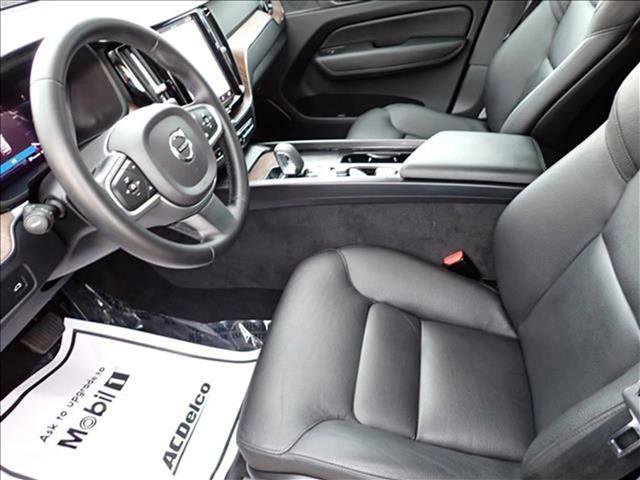 Used 2022 Volvo XC60 B5 Momentum image 13