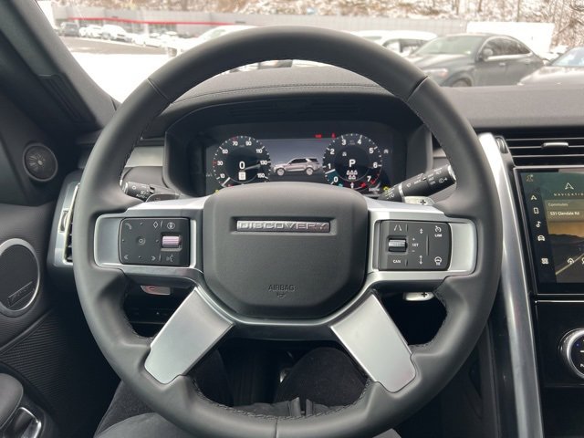 Used 2024 Land Rover Discovery Dynamic SE image 14