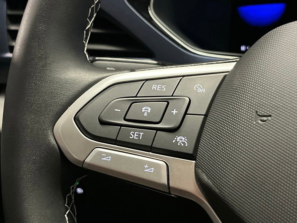 Used 2023 Volkswagen Taos SE w/ Panoramic Sunroof Package AWD/4WD image 26