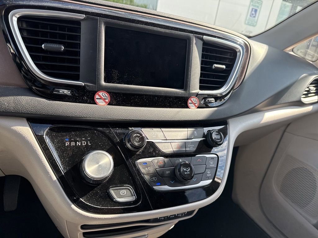 Used 2024 Chrysler Voyager LX FWD image 10