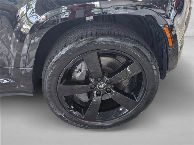 Used 2023 Land Rover Defender 130 X-Dynamic SE image 23