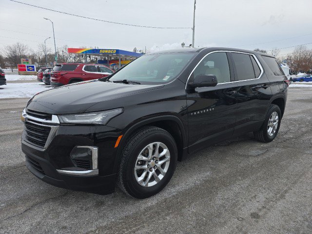 Used 2023 Chevrolet Traverse LS image 2