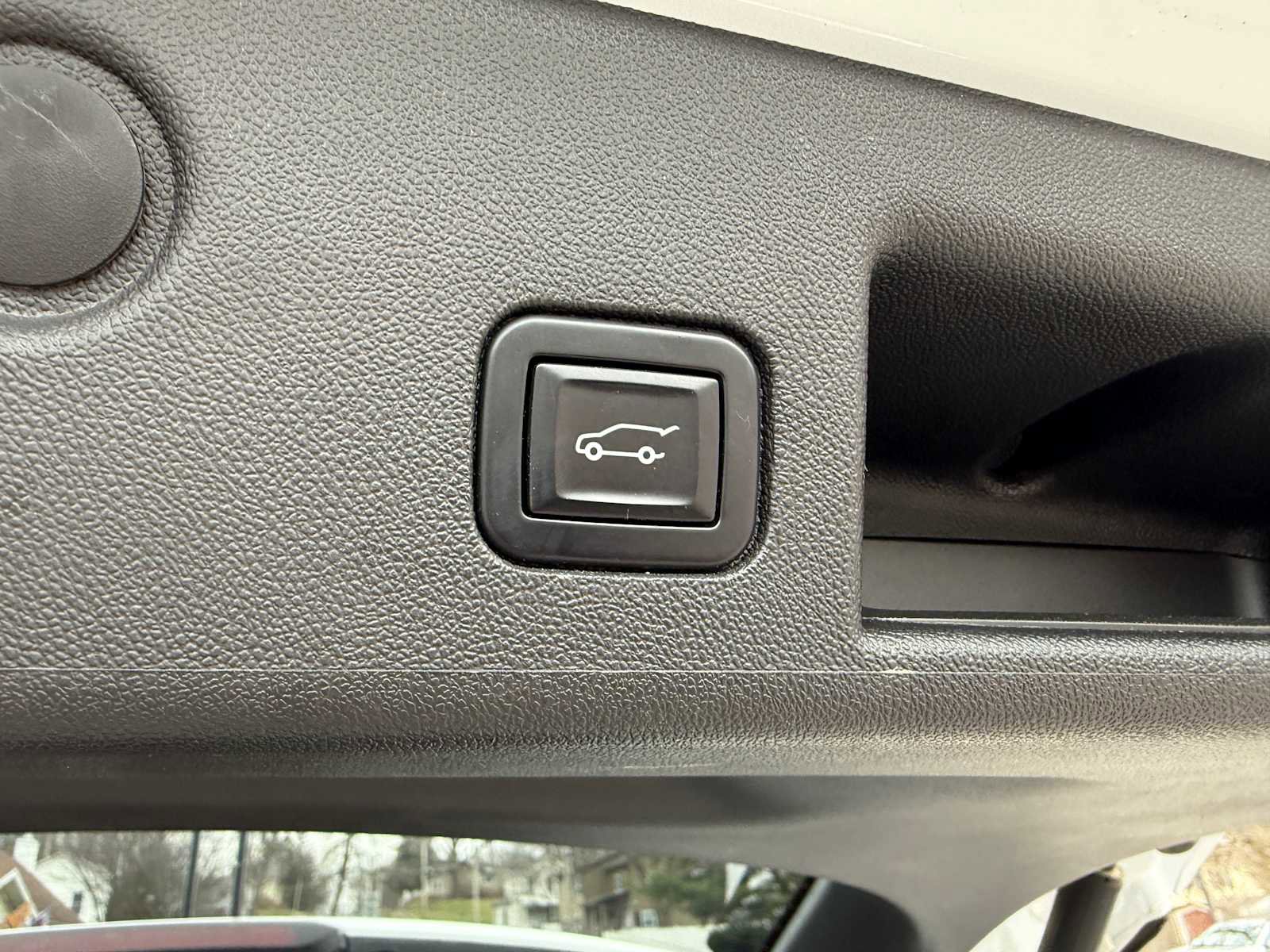 Used 2022 Chevrolet Equinox RS w/ RS Leather Package image 34