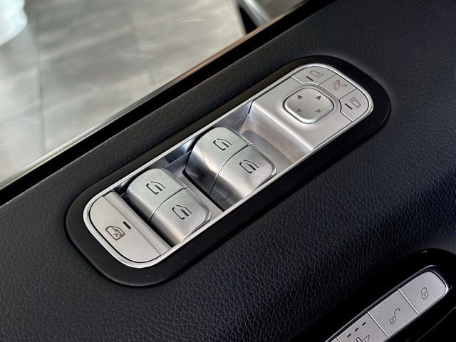 Used 2025 Mercedes-Benz G 550 image 16