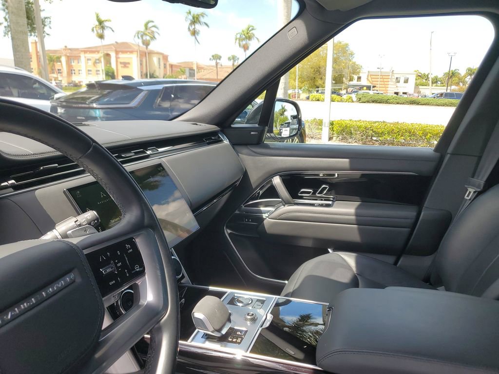 Used 2023 Land Rover Range Rover Long Wheelbase SE image 25