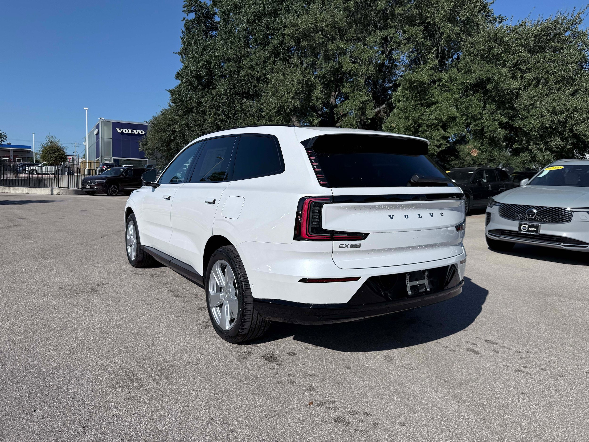 New 2026 Volvo EX90 Plus RWD image 4