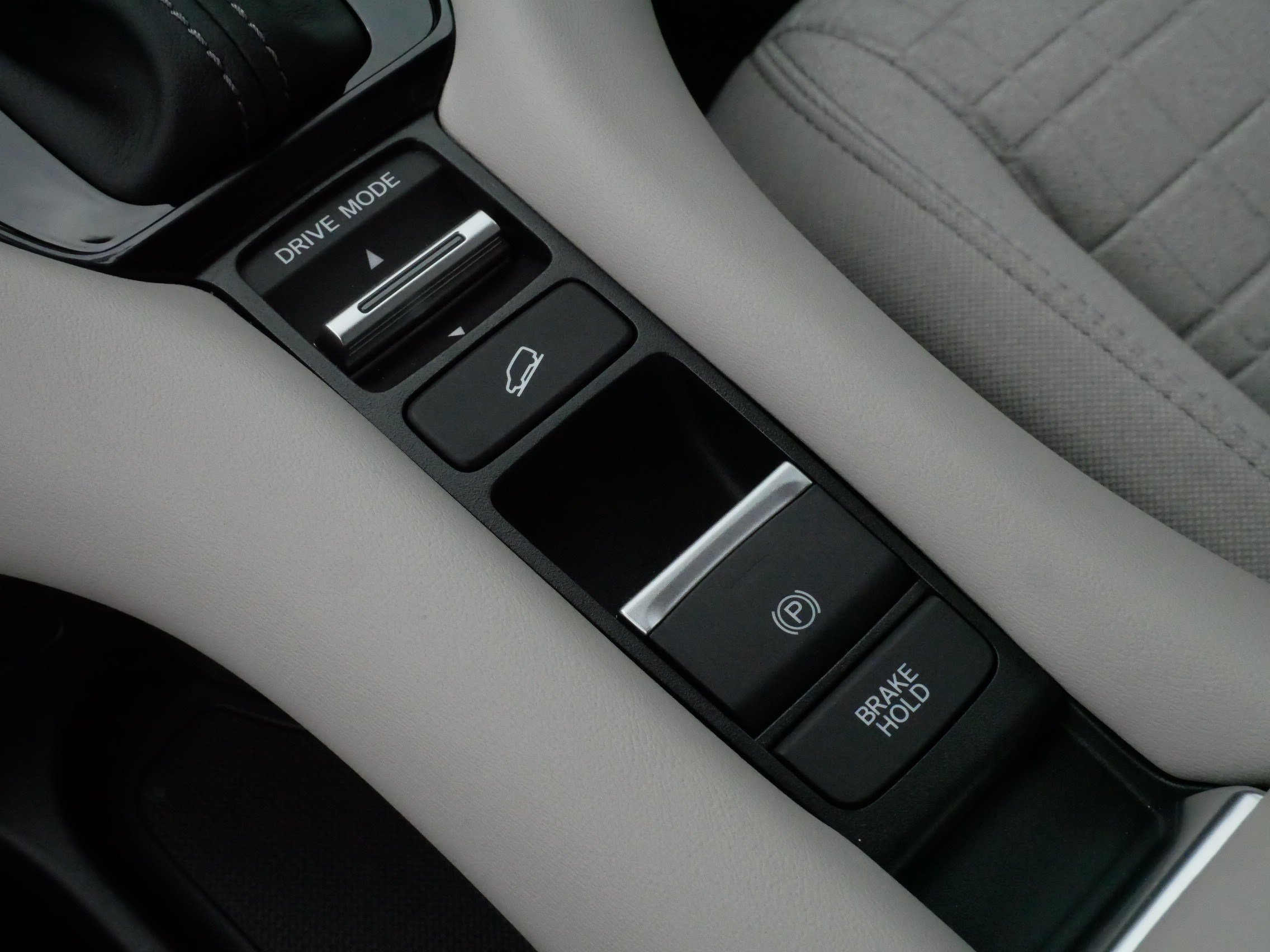 Certified 2026 Honda HR-V LX image 25