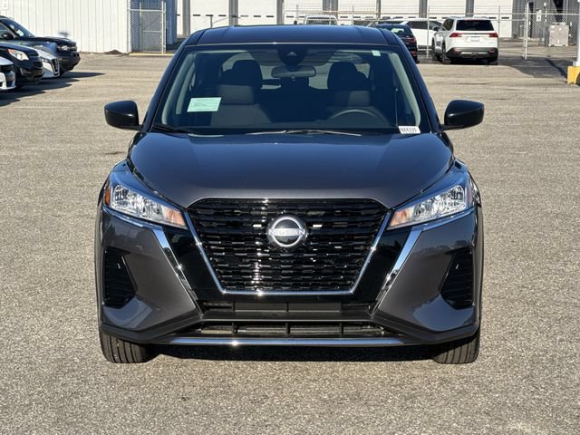 New 2025 Nissan Kicks Play S FWD image 2