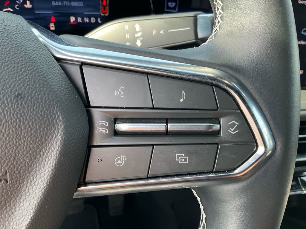 Used 2025 Chevrolet Traverse LT image 30