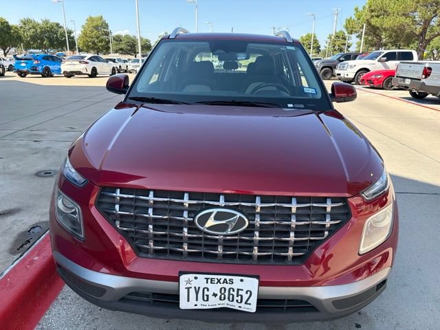 Used 2024 Hyundai Venue SEL FWD image 2