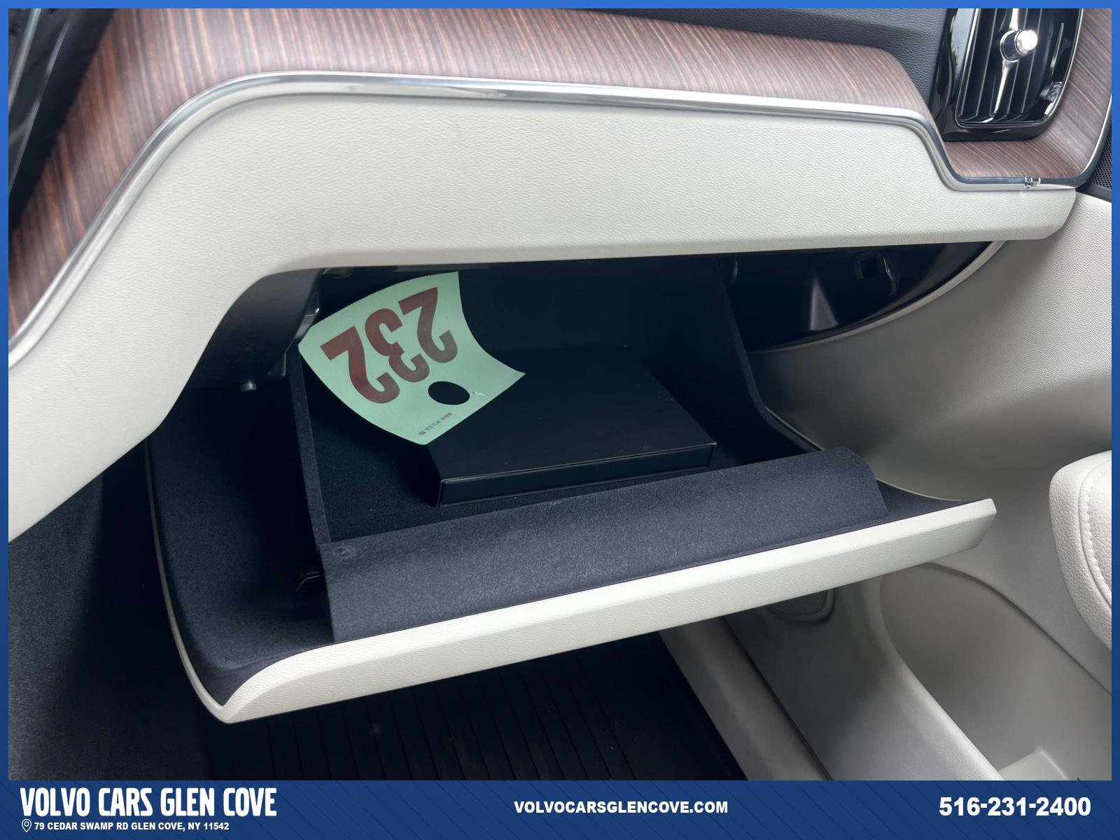 Used 2022 Volvo XC60 B5 Momentum w/ Climate Package AWD/4WD image 33