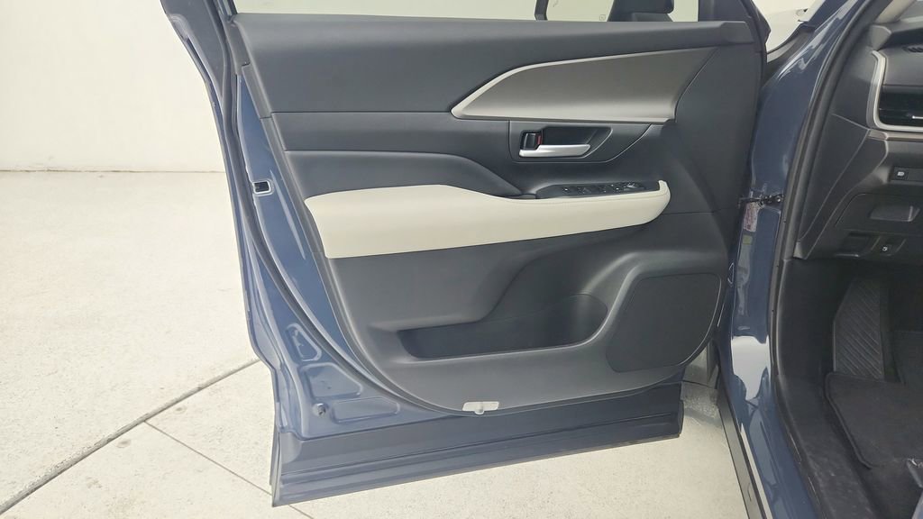 Used 2024 Toyota Grand Highlander XLE image 26