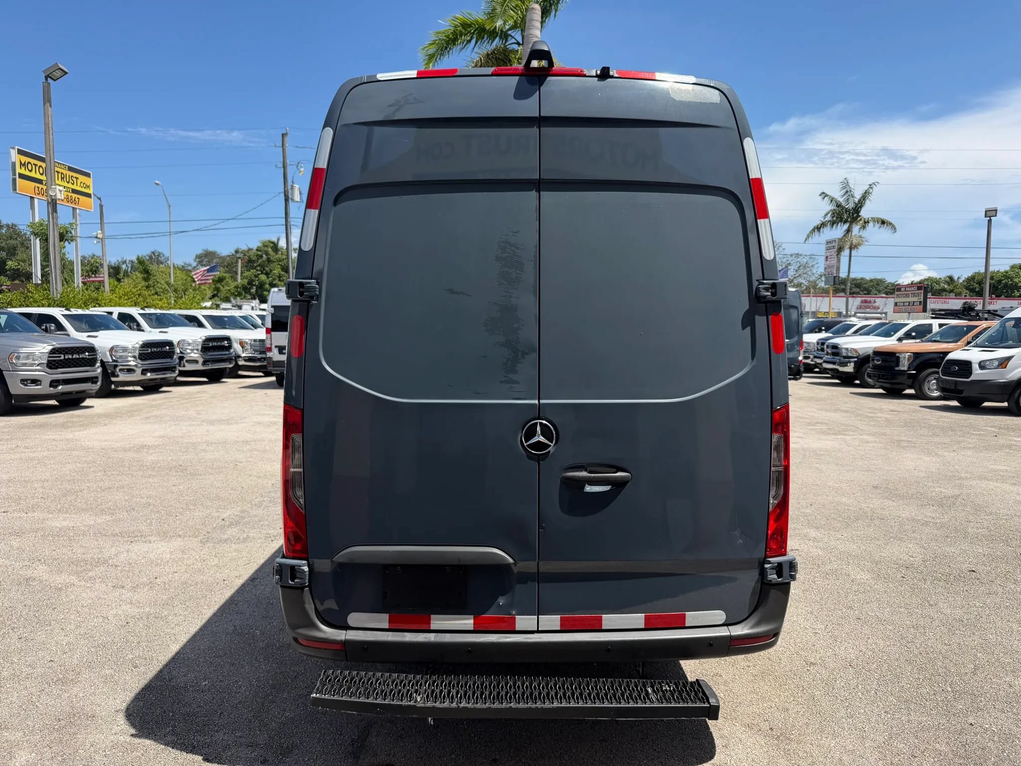 Used 2019 Mercedes-Benz Sprinter 2500 170 Extended Cargo image 4