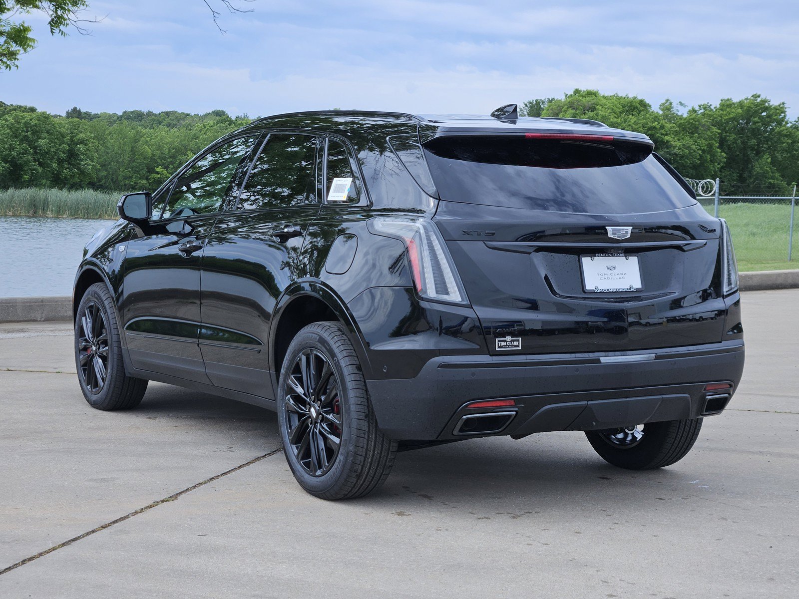 New 2026 Cadillac XT5 Sportv w/ LPO, Onyx Lite Package AWD/4WD image 4
