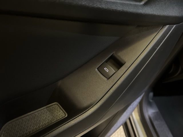 Used 2026 Chevrolet Equinox LT FWD image 53