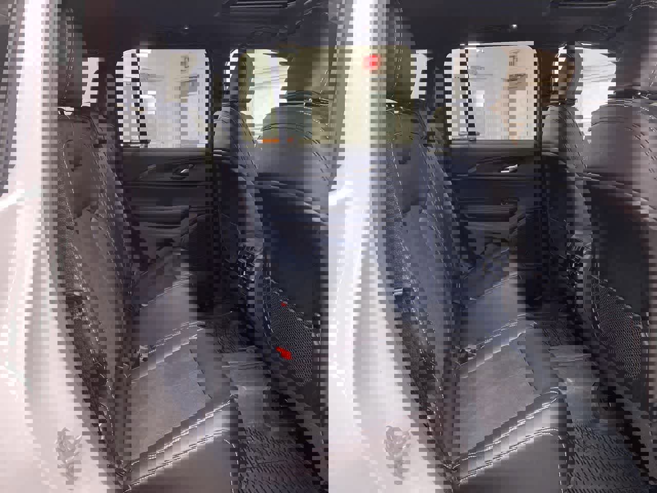 Used 2025 Jeep Grand Cherokee Altitude AWD/4WD image 18