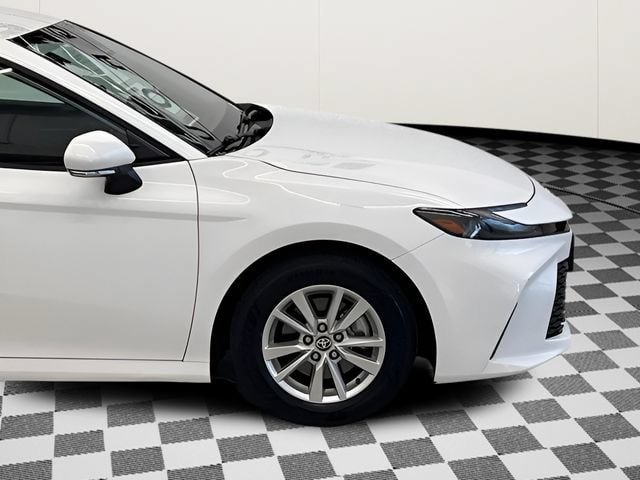 Used 2025 Toyota Camry LE FWD image 28