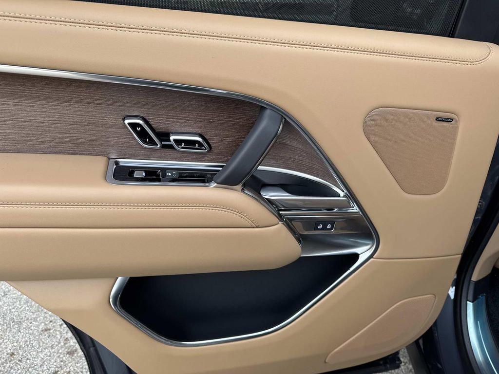 New 2026 Land Rover Range Rover Long Wheelbase SE image 12