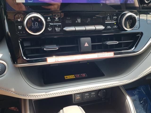 New 2026 Toyota Highlander Limited AWD/4WD image 15