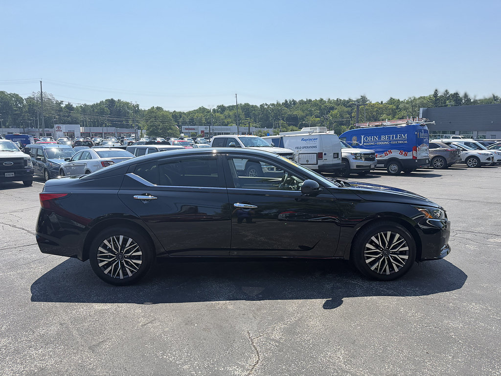 Used 2023 Nissan Altima 2.5 SV AWD/4WD image 8