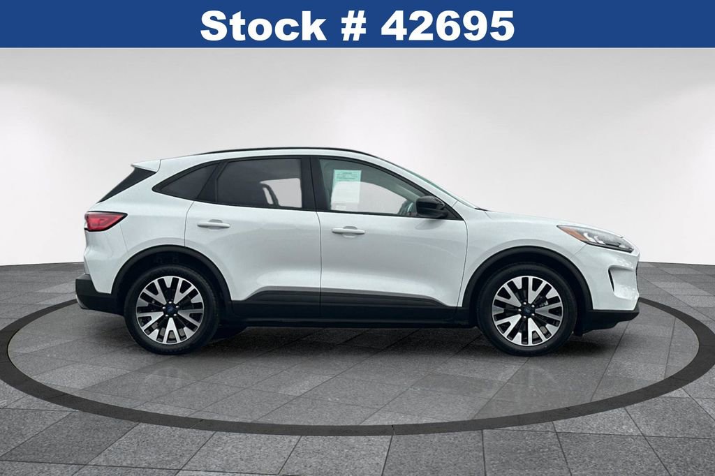 Used 2020 Ford Escape SE Sport image 3