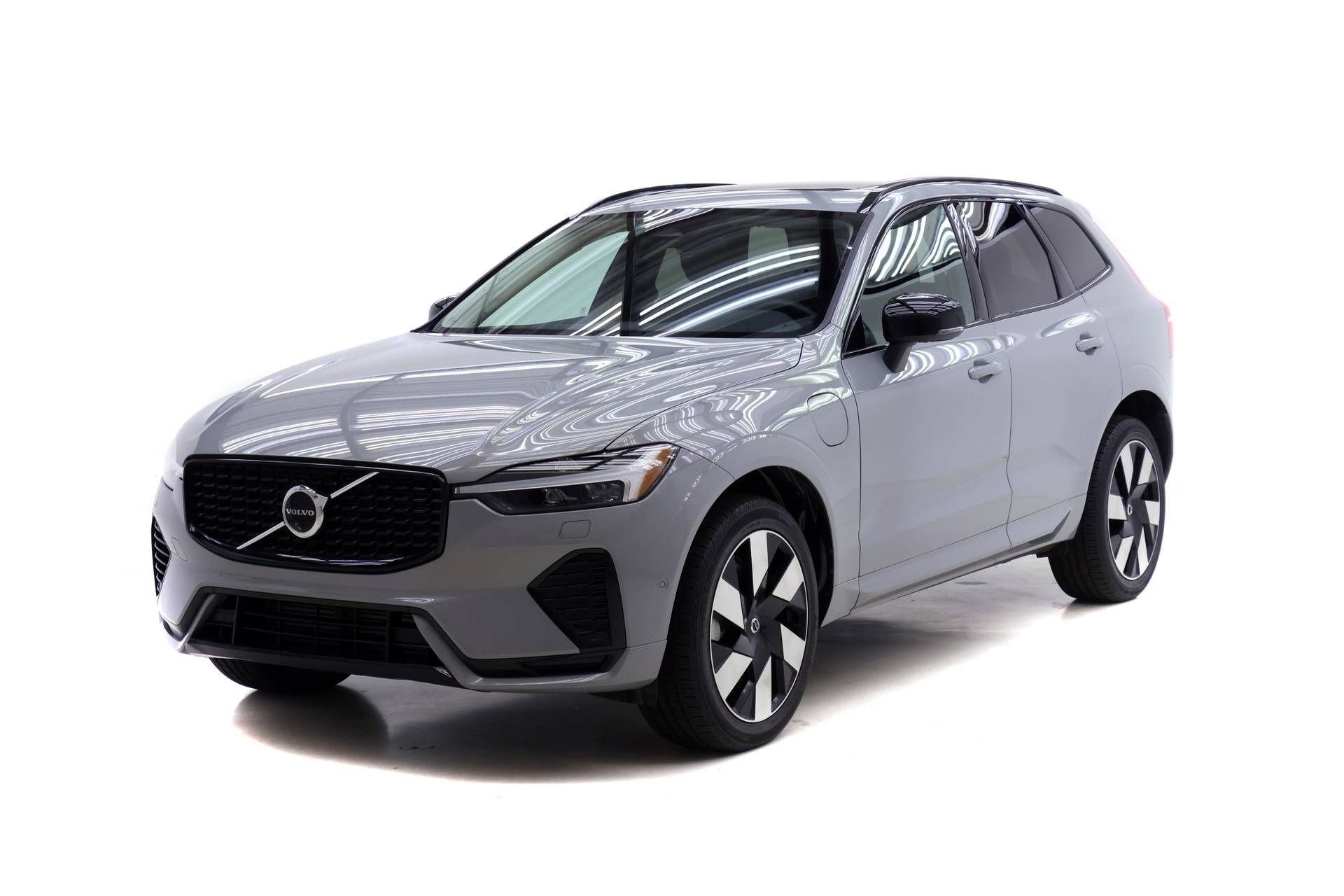Certified 2024 Volvo XC60 T8 Plus w/ Climate Package AWD/4WD image 1
