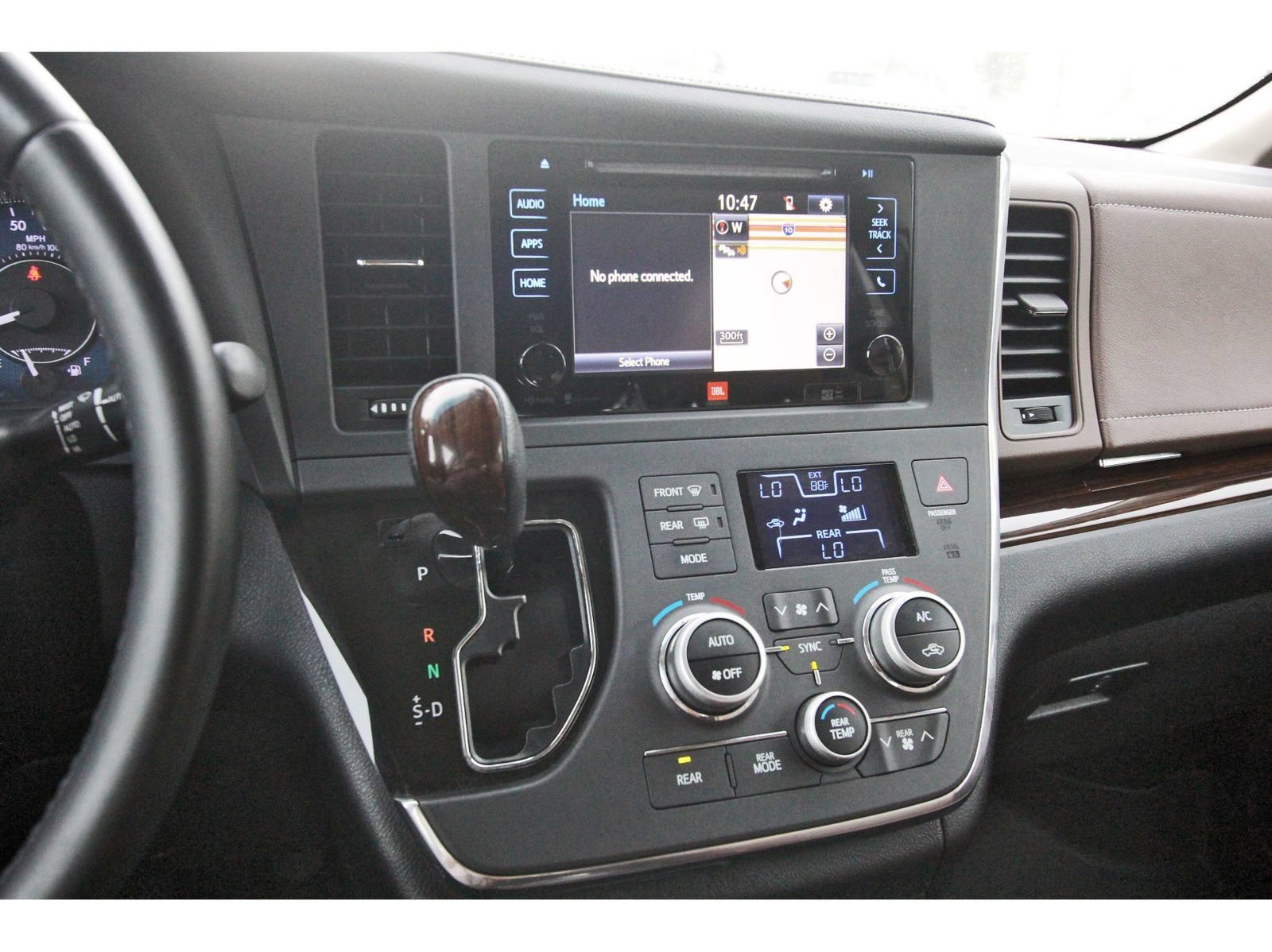 Used 2015 Toyota Sienna Limited Premium FWD image 25