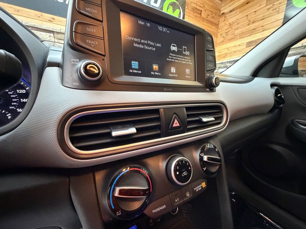 Used 2020 Hyundai Kona SE w/ Cargo Package image 18