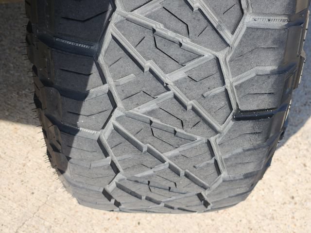 Used 2015 Nissan Frontier SL RWD image 18