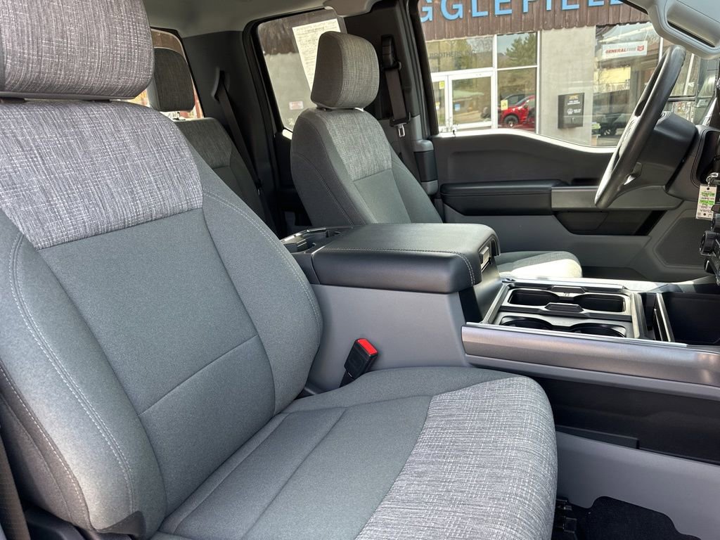 Used 2023 Ford F250 XLT w/ Snow Plow/Camper Package image 18