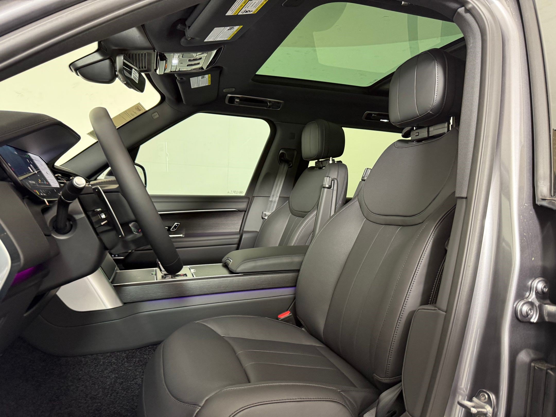 New 2026 Land Rover Range Rover Long Wheelbase SE AWD/4WD image 5
