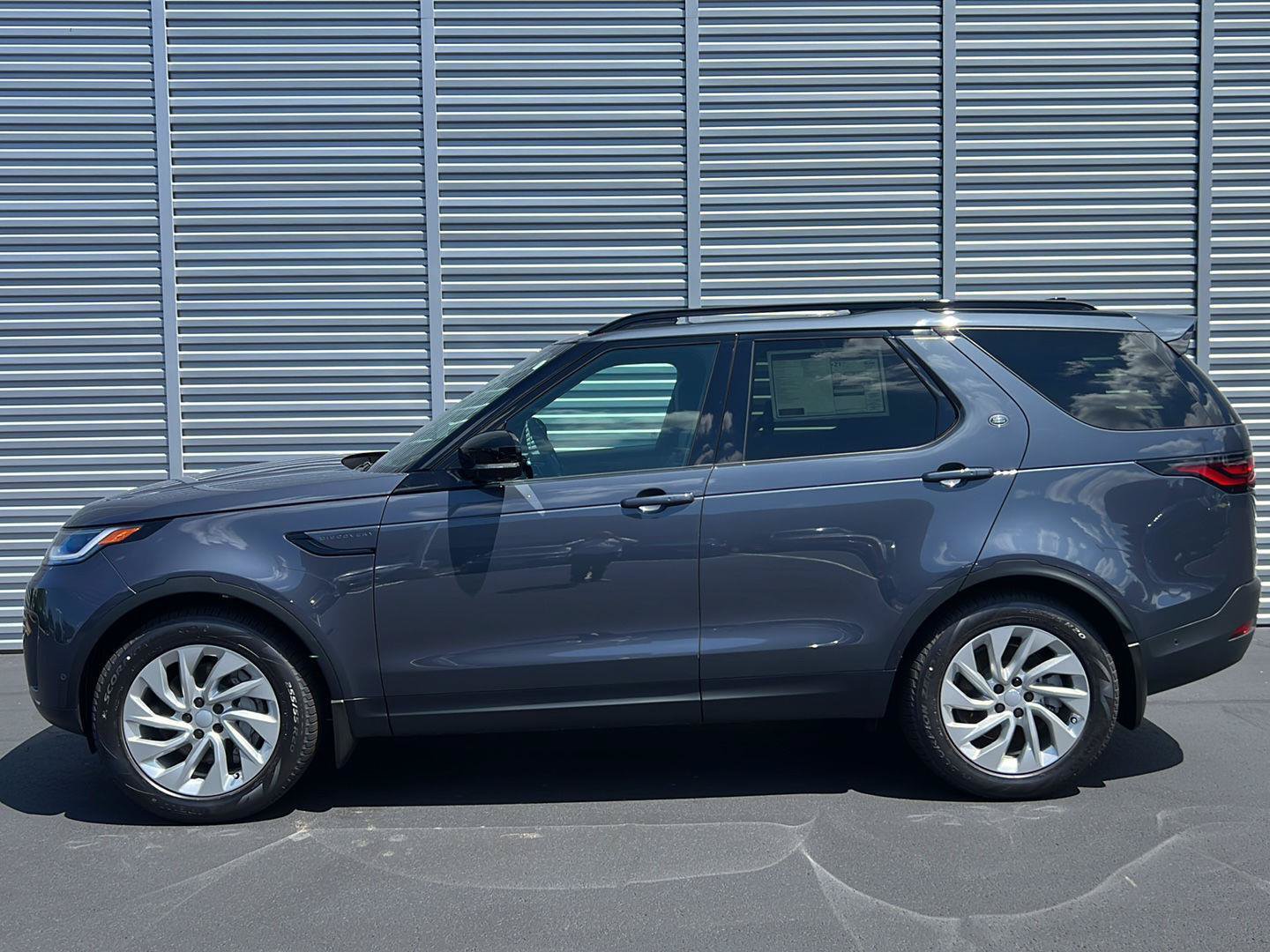 New 2026 Land Rover Discovery S AWD/4WD image 2