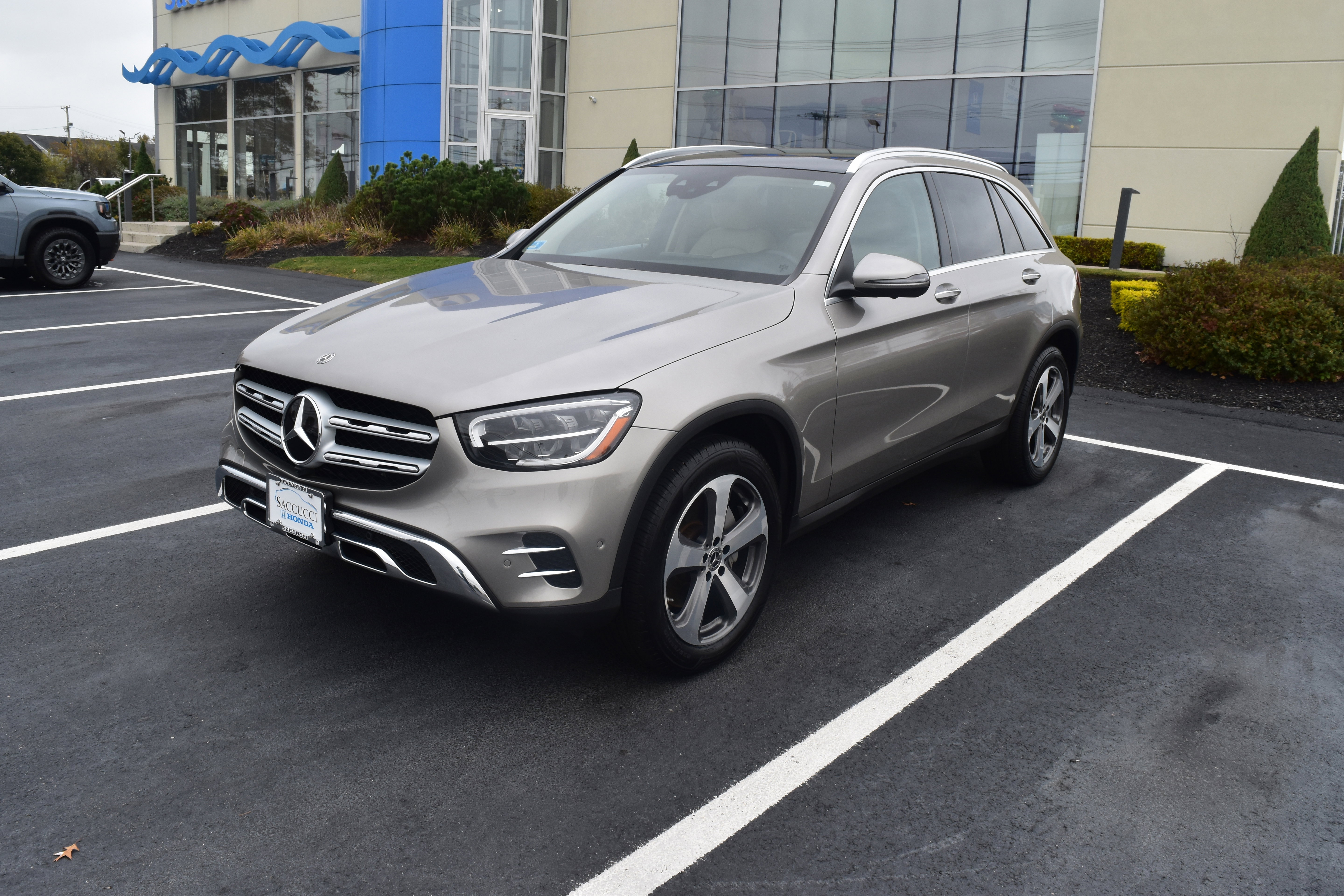 Used 2021 Mercedes-Benz GLC 300 4MATIC image 1