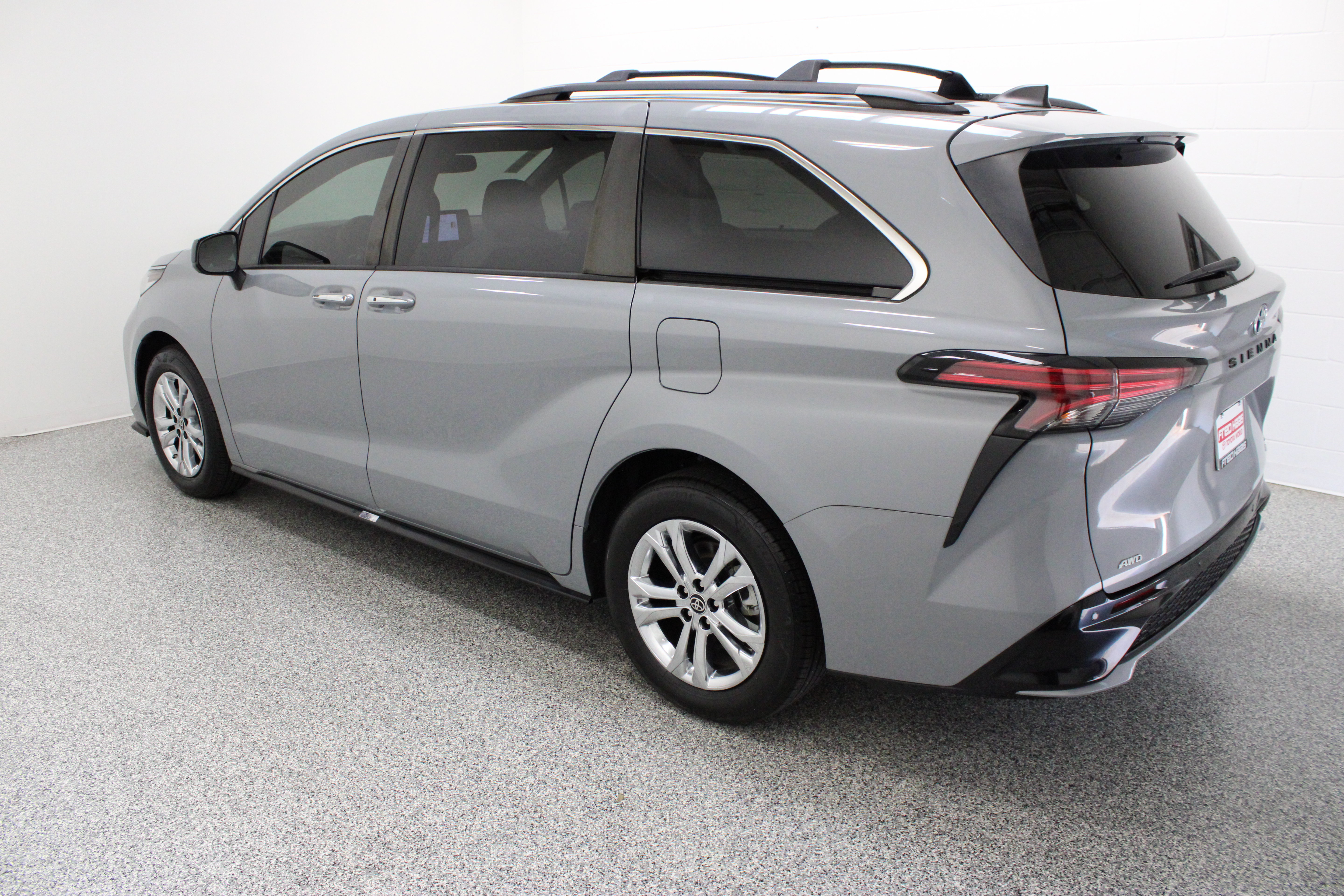 Used 2023 Toyota Sienna XSE w/ XSE Plus Package AWD/4WD image 9