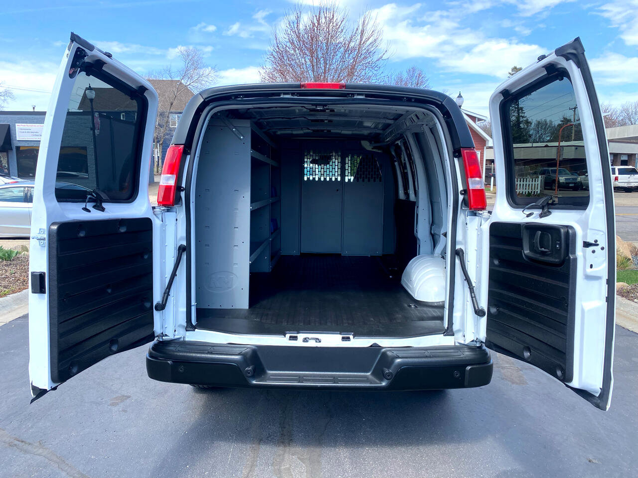 Used 2021 Chevrolet Express 2500 w/ Driver Convenience Package image 10