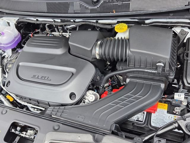 Certified 2027 Chrysler Pacifica Select FWD image 23